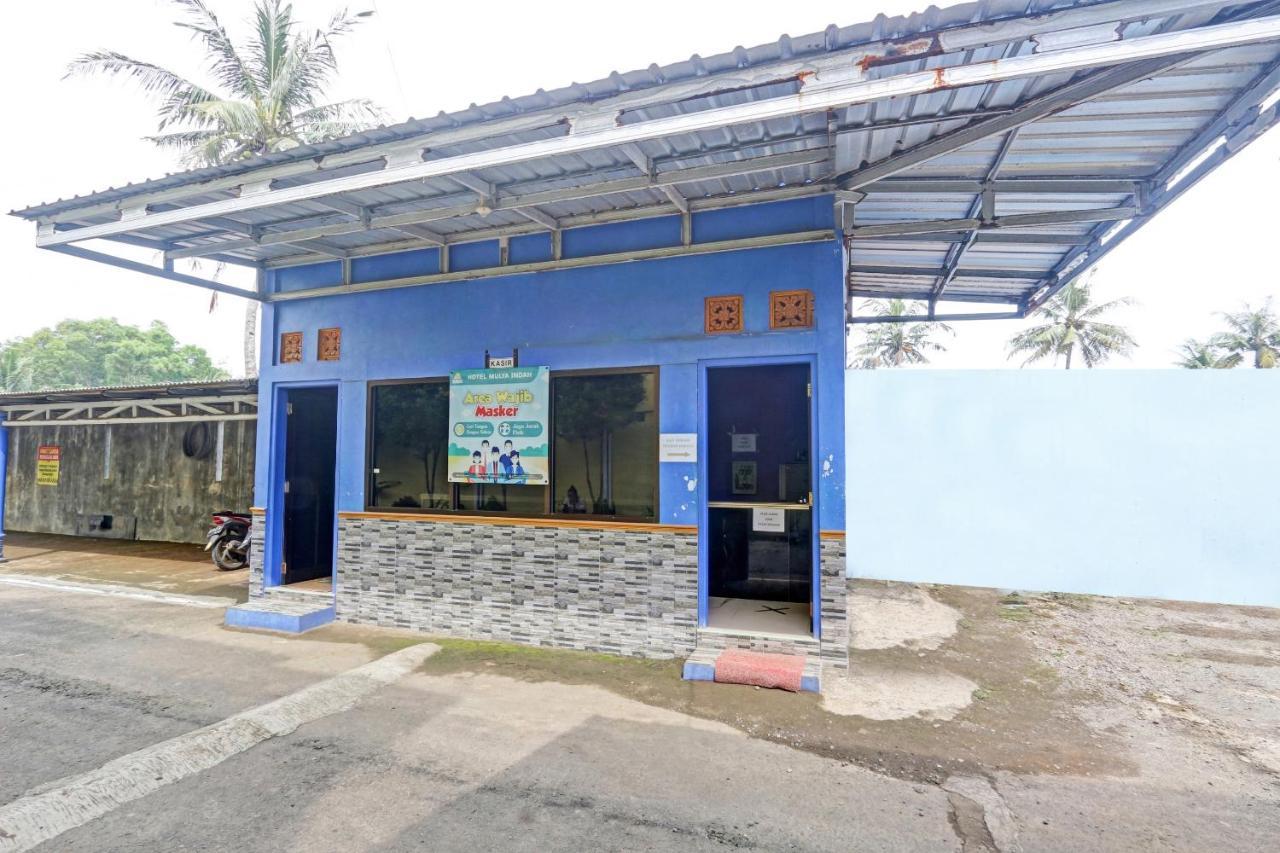 Oyo 90796 Hotel Mulya Indah Tambakmulya Exterior photo
