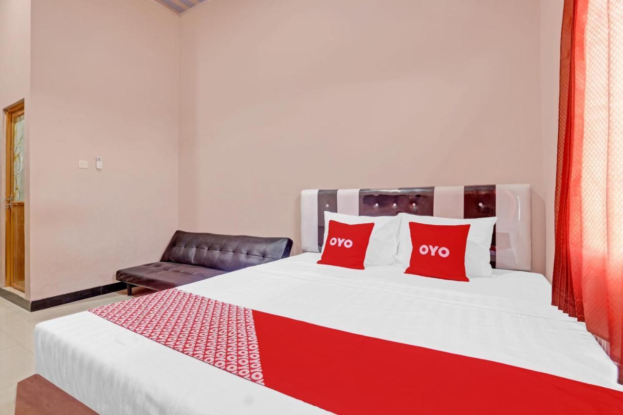 Oyo 90796 Hotel Mulya Indah Tambakmulya Exterior photo