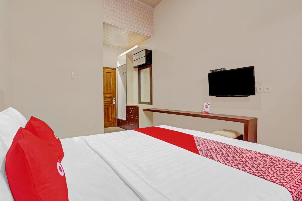 Oyo 90796 Hotel Mulya Indah Tambakmulya Exterior photo